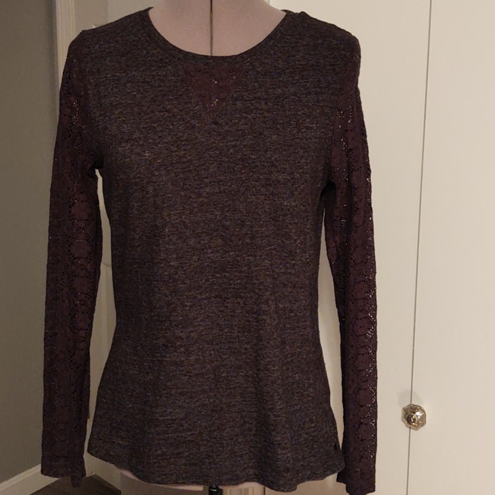 PrAna Darla Lace Sleeve Gray Shirt sz M